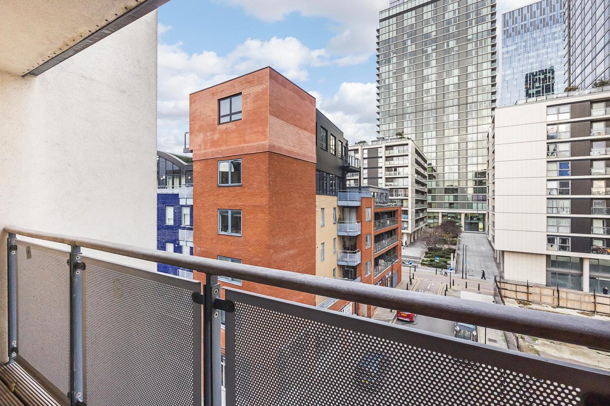 The Canary Hub London Bagian luar foto